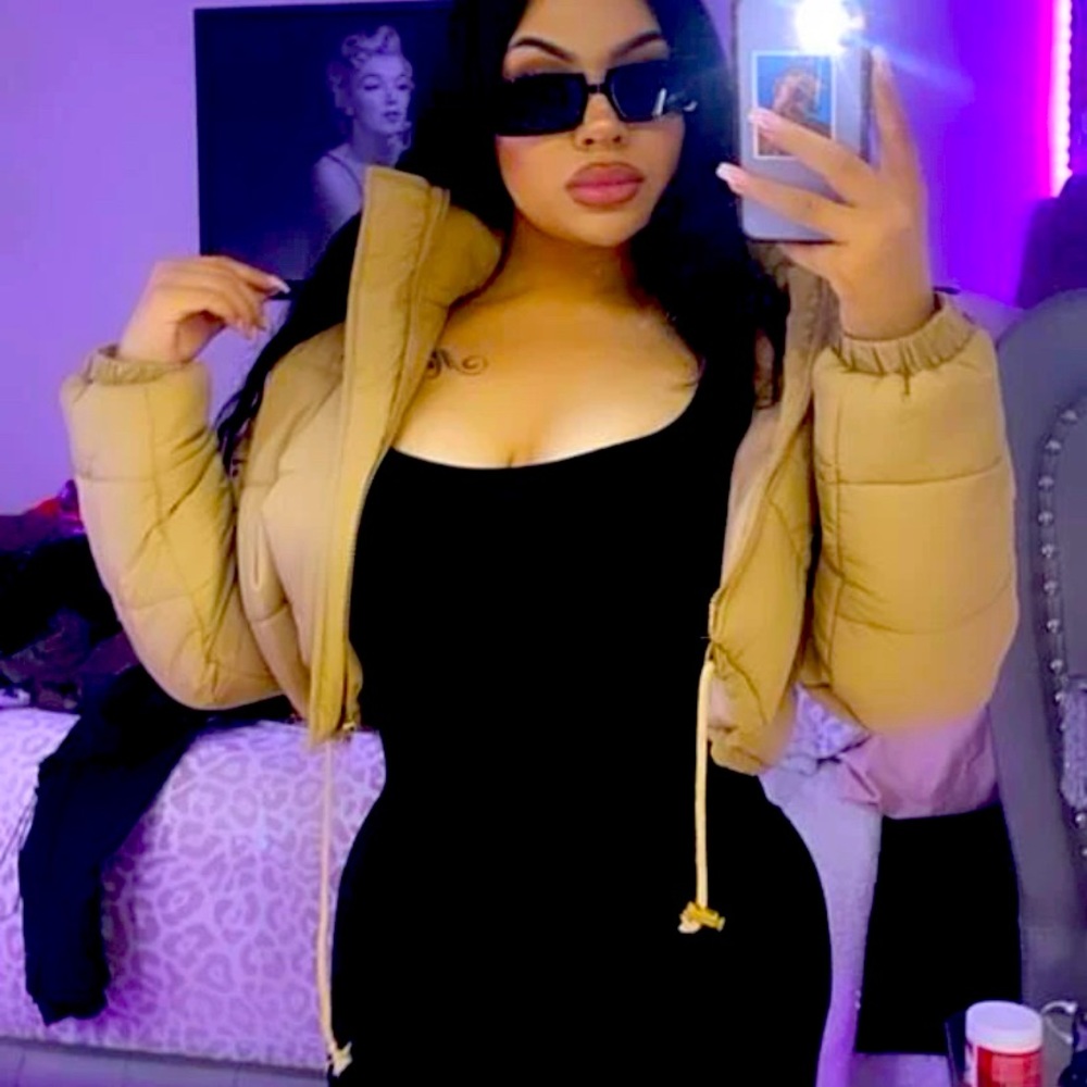 Medium cropped tan puff jacket